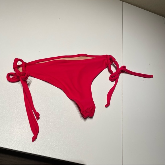 Two thong bikini bottoms - Picture 4 of 6